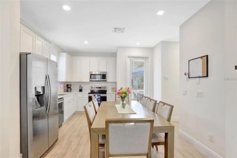 Villa ou maison à vendre à Kissimmee, Floride: 4 chambres, 191.94 m2 № 2222571 - photo 6