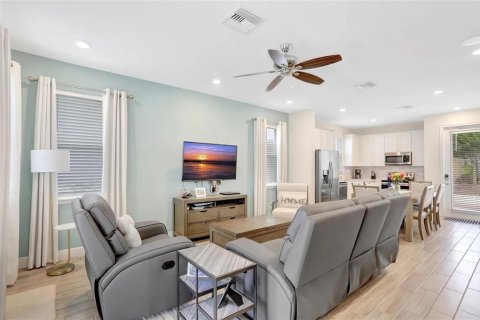 Villa ou maison à vendre à Kissimmee, Floride: 4 chambres, 191.94 m2 № 2222571 - photo 3