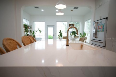 Casa en venta en Kissimmee, Florida, 5 dormitorios, 340.77 m2 № 2201062 - foto 7
