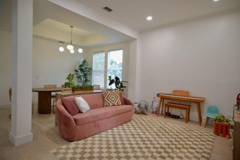 Casa en venta en Kissimmee, Florida, 5 dormitorios, 340.77 m2 № 2201062 - foto 2