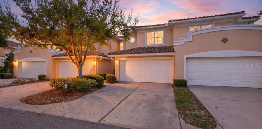 Adosado en Saint Petersburg, Florida 3 dormitorios, 184.88 m2 № 2150819