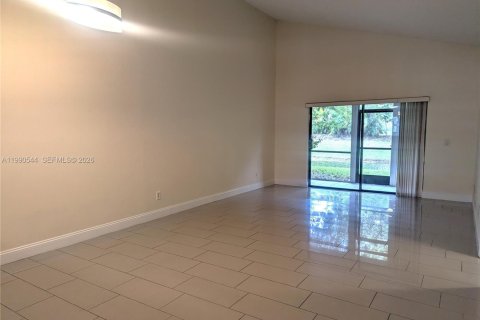 Casa en alquiler en Weston, Florida, 3 dormitorios, 117.8 m2 № 2057921 - foto 5