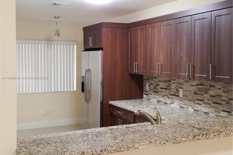 Casa en alquiler en Weston, Florida, 3 dormitorios, 117.8 m2 № 2057921 - foto 8