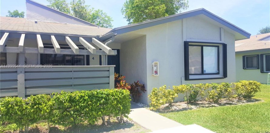 Casa en Weston, Florida 3 dormitorios, 117.8 m2 № 2057921