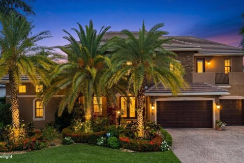 House in Wellington, Florida 5 bedrooms, 467.39 sq.m. № 2158511 - photo 2