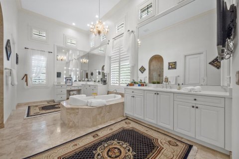 House in Wellington, Florida 5 bedrooms, 467.39 sq.m. № 2158511 - photo 20