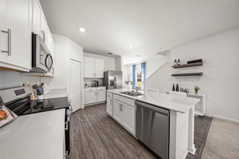 Townhouse in Gainesville, Florida 3 bedrooms, 163.97 sq.m. № 2111958 - photo 18
