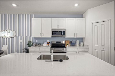 Townhouse in Gainesville, Florida 3 bedrooms, 163.97 sq.m. № 2111958 - photo 17