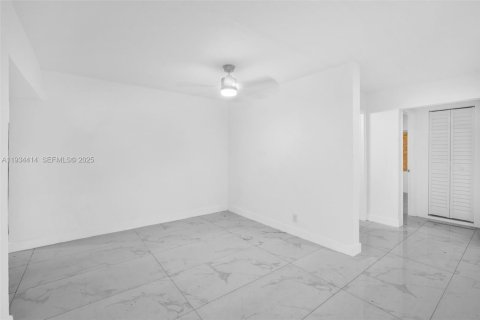 Casa en venta en North Miami, Florida, 3 dormitorios, 105.91 m2 № 2035840 - foto 15