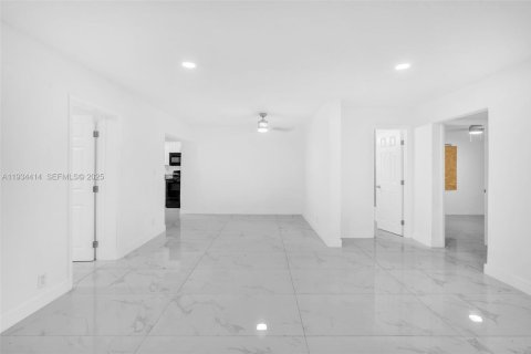 Casa en venta en North Miami, Florida, 3 dormitorios, 105.91 m2 № 2035840 - foto 16