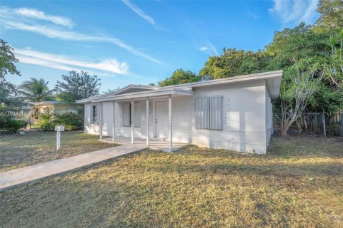 Casa en venta en North Miami, Florida, 3 dormitorios, 105.91 m2 № 2035840 - foto 3