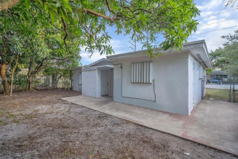 Casa en venta en North Miami, Florida, 3 dormitorios, 105.91 m2 № 2035840 - foto 4