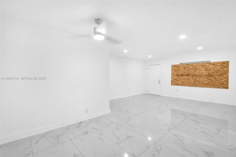Casa en venta en North Miami, Florida, 3 dormitorios, 105.91 m2 № 2035840 - foto 12