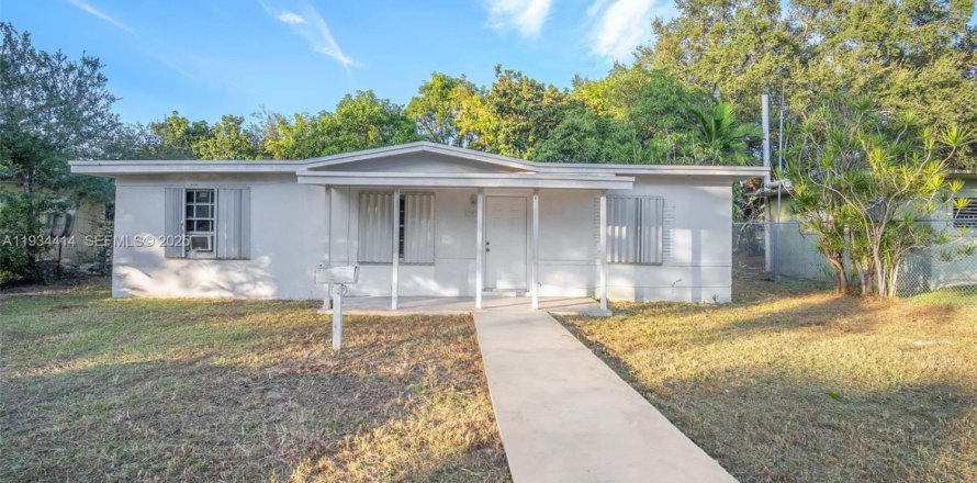 Casa en North Miami, Florida 3 dormitorios, 105.91 m2 № 2035840