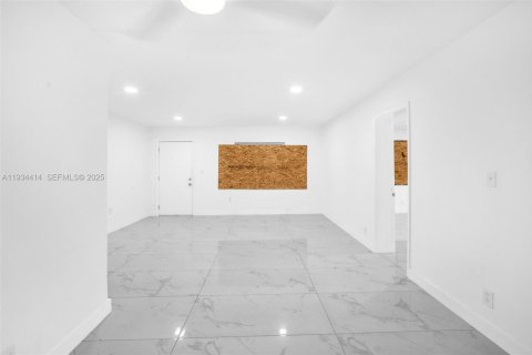 Casa en venta en North Miami, Florida, 3 dormitorios, 105.91 m2 № 2035840 - foto 13