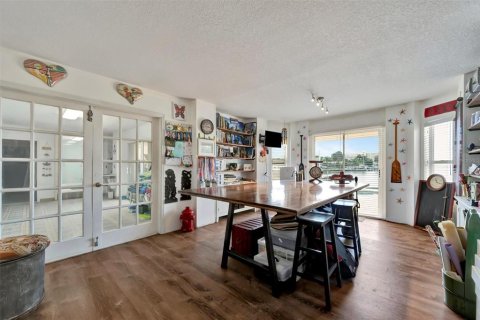 House in Gulfport, Florida 5 bedrooms, 361.48 sq.m. № 2202731 - photo 17