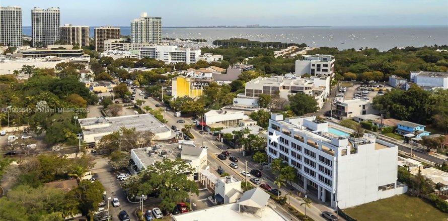 Studio in the Condo in Miami, Florida  № 1953496