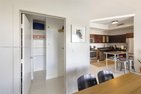 Condo in Miami, Florida  № 1953496 - photo 15