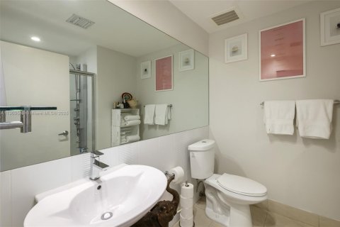 Condo in Miami, Florida  № 1953496 - photo 11
