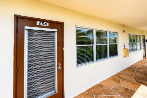 Condo in Boca Raton, Florida, 1 bedroom  № 2254879 - photo 10