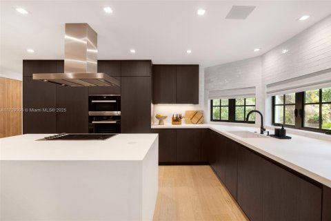 Casa en venta en Coral Gables, Florida, 6 dormitorios, 406.63 m2 № 1936025 - foto 19