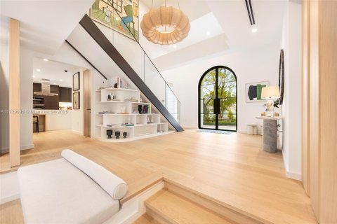 House in Coral Gables, Florida 6 bedrooms, 406.63 sq.m. № 1936025 - photo 5