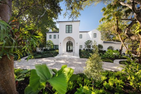 House in Coral Gables, Florida 6 bedrooms, 406.63 sq.m. № 1936025 - photo 1
