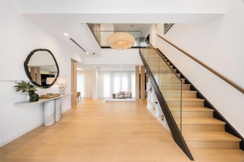 House in Coral Gables, Florida 6 bedrooms, 406.63 sq.m. № 1936025 - photo 6