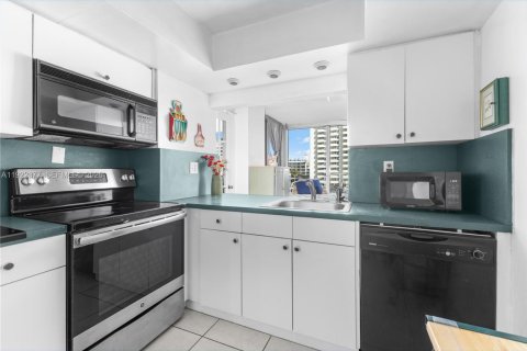 Condominio en venta en Miami Beach, Florida, 1 dormitorio, 110.55 m2 № 2090865 - foto 9