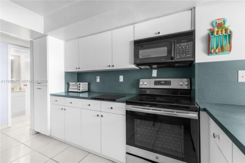 Condominio en venta en Miami Beach, Florida, 1 dormitorio, 110.55 m2 № 2090865 - foto 24