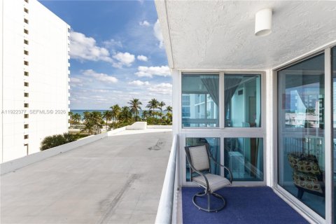 Condominio en venta en Miami Beach, Florida, 1 dormitorio, 110.55 m2 № 2090865 - foto 17