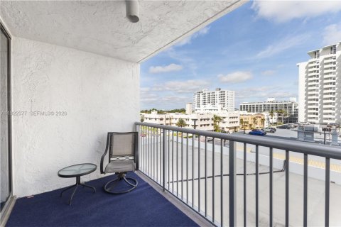 Condominio en venta en Miami Beach, Florida, 1 dormitorio, 110.55 m2 № 2090865 - foto 19