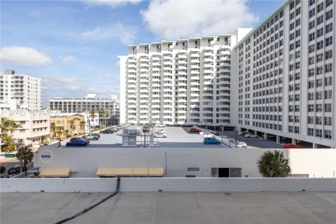 Condominio en venta en Miami Beach, Florida, 1 dormitorio, 110.55 m2 № 2090865 - foto 21