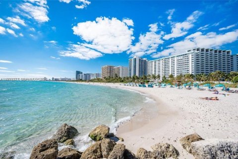 Condominio en venta en Miami Beach, Florida, 1 dormitorio, 110.55 m2 № 2090865 - foto 4
