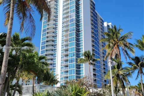 Condominio en Miami Beach, Florida, 1 dormitorio  № 2090865