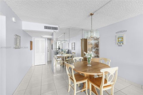 Condominio en venta en Miami Beach, Florida, 1 dormitorio, 110.55 m2 № 2090865 - foto 10