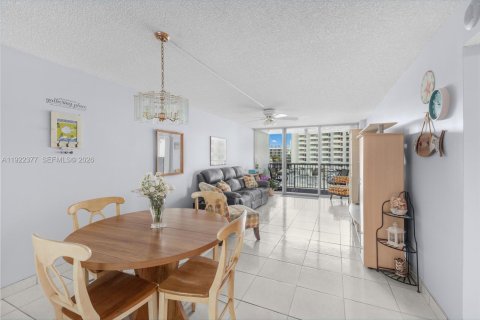 Condominio en venta en Miami Beach, Florida, 1 dormitorio, 110.55 m2 № 2090865 - foto 6