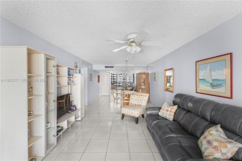Condominio en venta en Miami Beach, Florida, 1 dormitorio, 110.55 m2 № 2090865 - foto 16