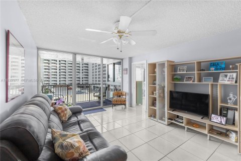 Condominio en venta en Miami Beach, Florida, 1 dormitorio, 110.55 m2 № 2090865 - foto 15