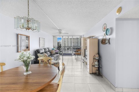 Condominio en venta en Miami Beach, Florida, 1 dormitorio, 110.55 m2 № 2090865 - foto 11