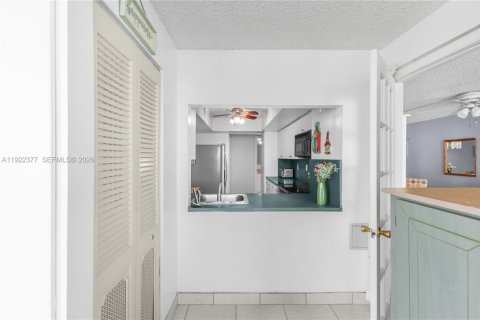 Condominio en venta en Miami Beach, Florida, 1 dormitorio, 110.55 m2 № 2090865 - foto 30