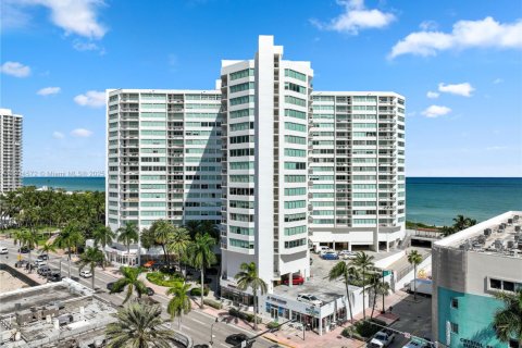 Купить кондоминиум в Майами-Бич, Флорида 1 спальня, 84.73м2, № 1956065 - фото 2