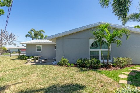 Villa ou maison à vendre à Saint Petersburg, Floride: 2 chambres, 137.68 m2 № 1651746 - photo 30