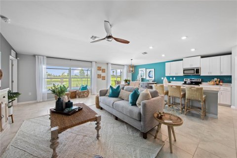 House in Rotonda, Florida 4 bedrooms, 180.32 sq.m. № 1908688 - photo 10