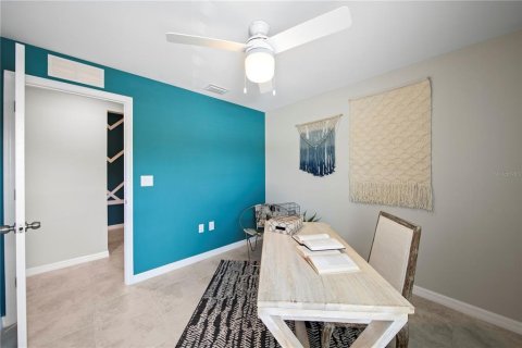 House in Rotonda, Florida 4 bedrooms, 180.32 sq.m. № 1908688 - photo 18
