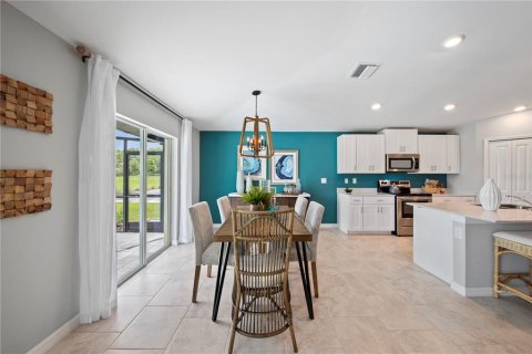House in Rotonda, Florida 4 bedrooms, 180.32 sq.m. № 1908688 - photo 30