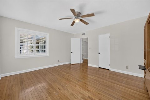 House in Winter Park, Florida 3 bedrooms, 167.6 sq.m. № 2416384 - photo 17