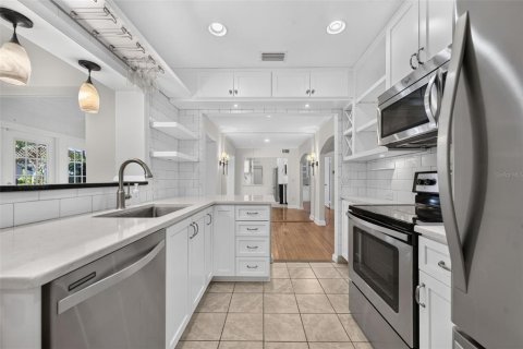 House in Winter Park, Florida 3 bedrooms, 167.6 sq.m. № 2416384 - photo 8