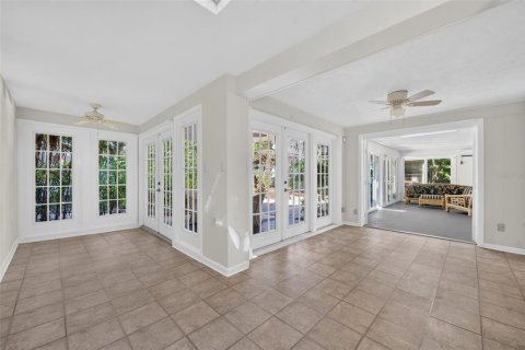 House in Winter Park, Florida 3 bedrooms, 167.6 sq.m. № 2416384 - photo 12