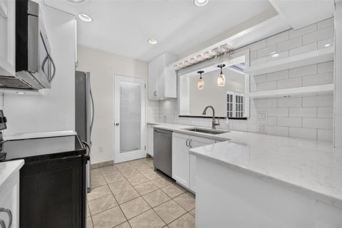 House in Winter Park, Florida 3 bedrooms, 167.6 sq.m. № 2416384 - photo 9